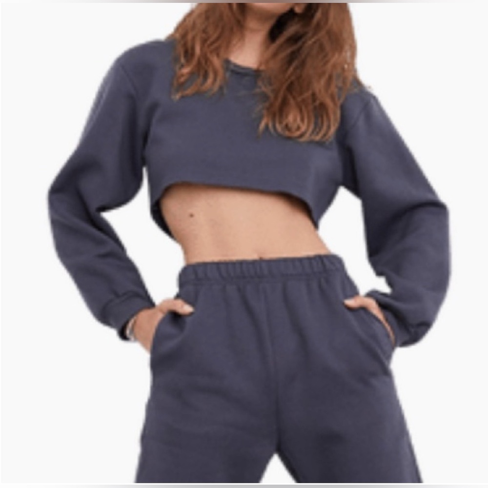 FOR LOVE & LEMONS Josie Cropped
Sweatshirt - Navy Washed  Sz XS